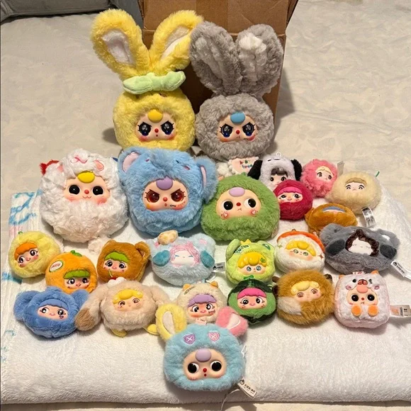 Bundle of 24 blind box pendants/plushes/purse charms - Picture 1 of 2